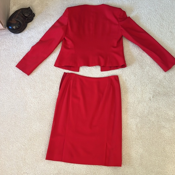 Valentino red vintage wool suit - Picture 2 of 5